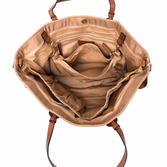 CHLOE - Picture 4 of 4